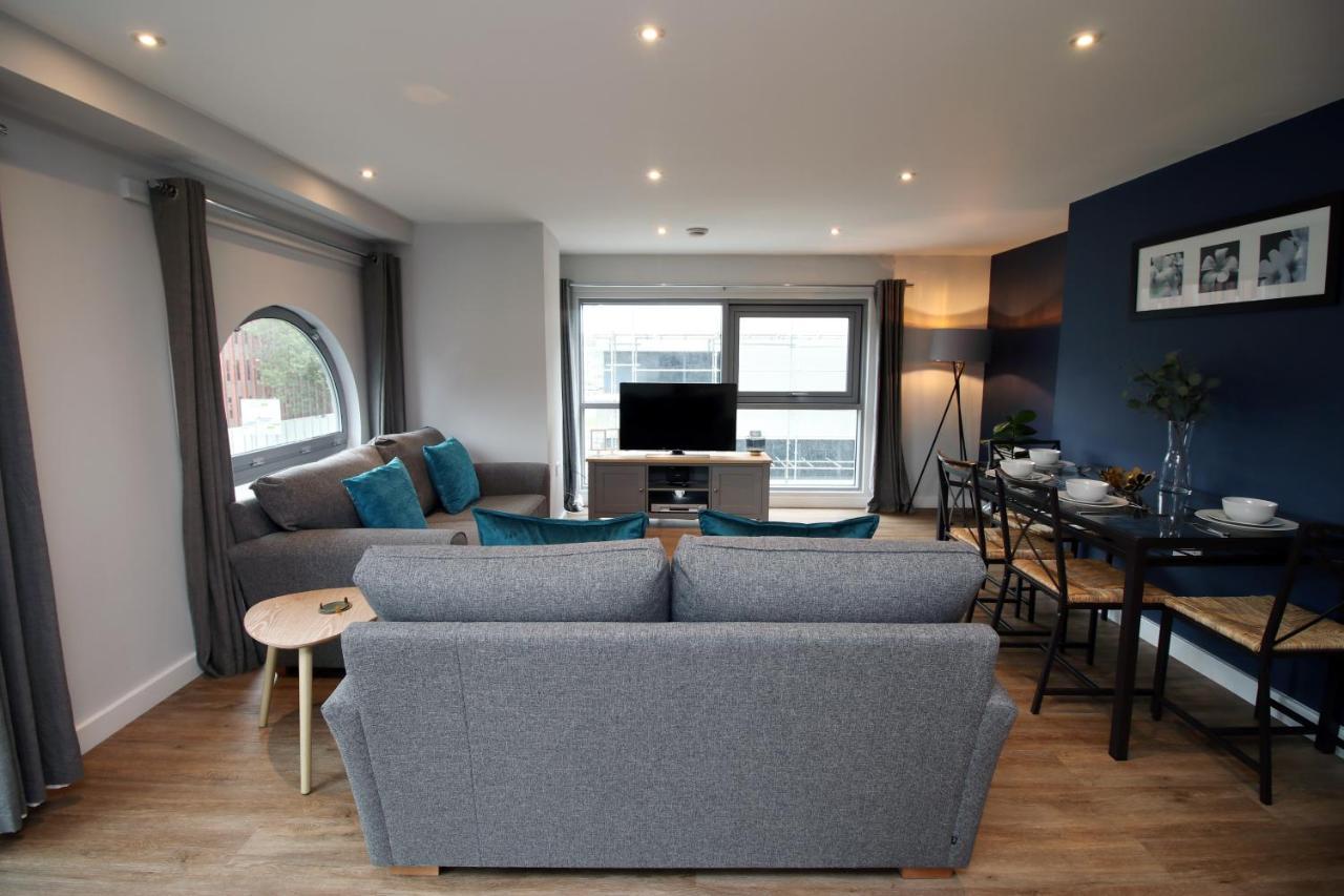 Violet'S Corner Luxury Apartment By Staystaycations Swindon Exteriér fotografie